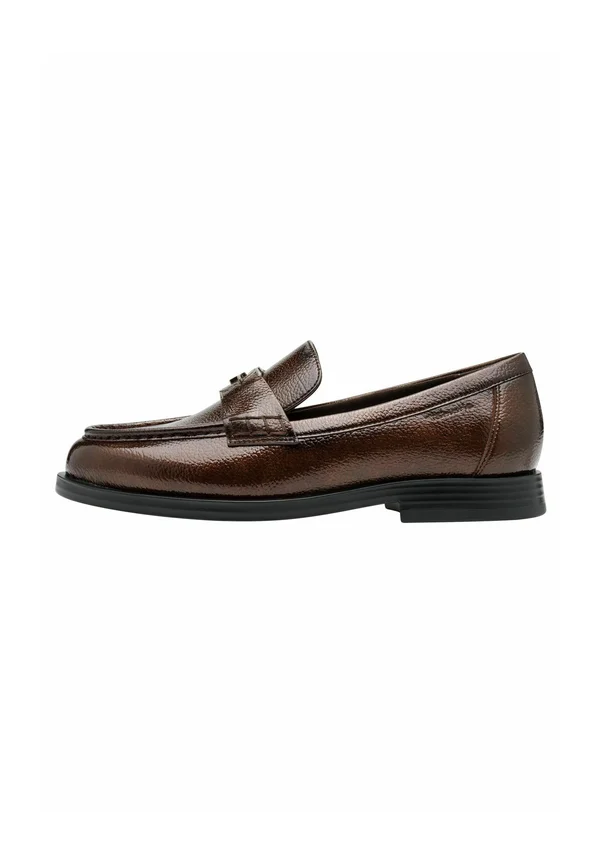Slip-ons - brown patent