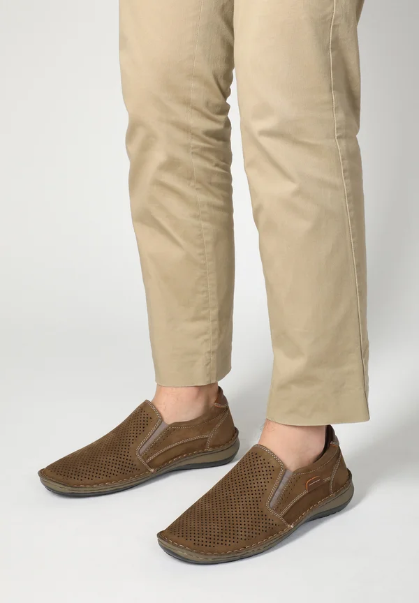 Slip-ons - brown