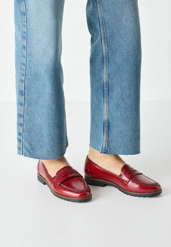 Slip-ons - red patent
