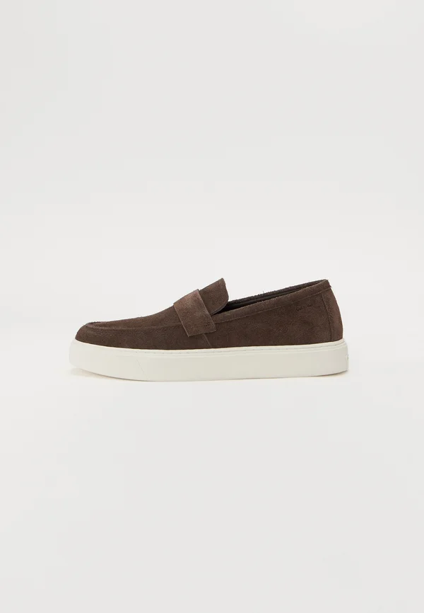 Slip-ons - rocky brown