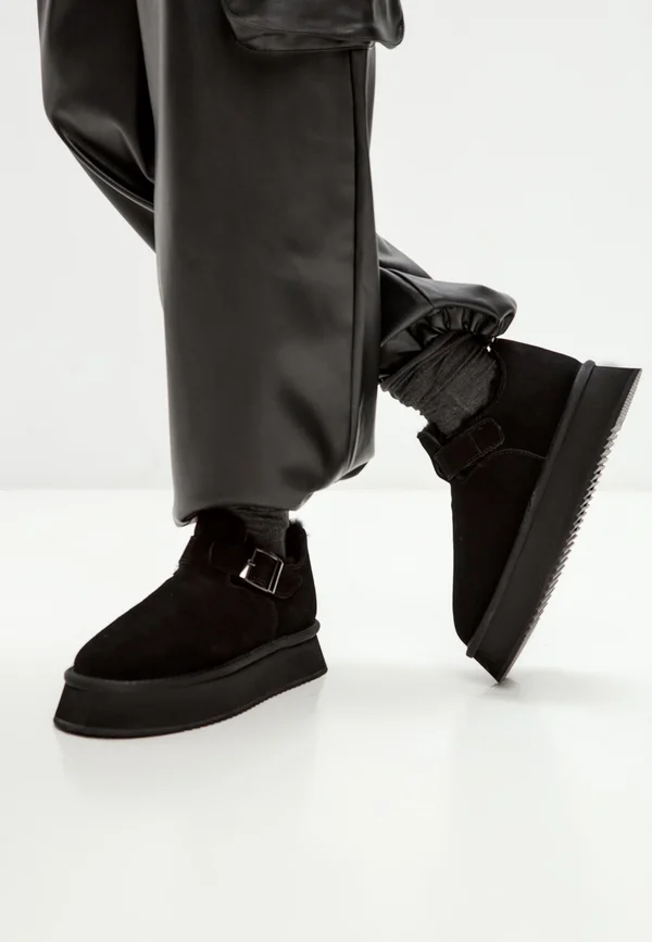 Slippers - black