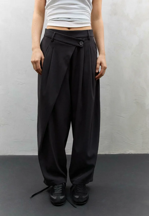 SMART WITH CROSSOVER WAIST - Trousers - black