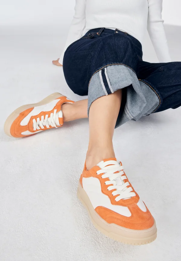 SNEAKER - Trainers - dk orange comb