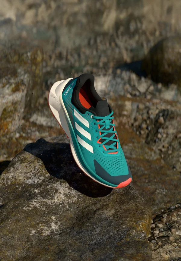 SOULSTRIDE FLOW - Trail running shoes - pure teal/off white/semi impact orange