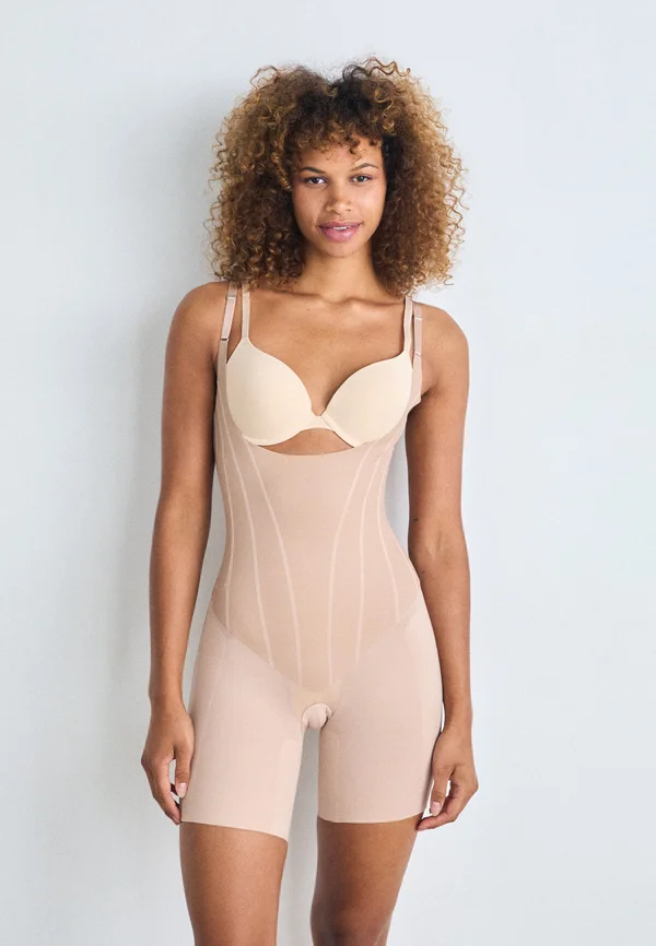 SPANXSUPERSCULPT™ TOTALCONTOUR OPEN-BUST MID-THIGH BODYSUIT - Shapewear - natural bronze