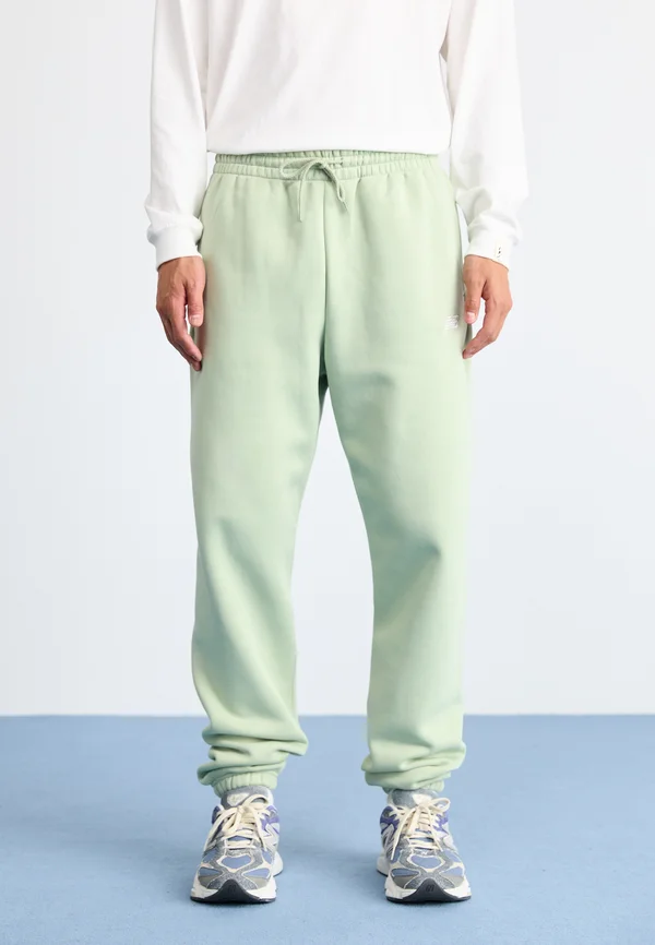 SPORT ESSENTIALS JOGGER - Tracksuit bottoms - green