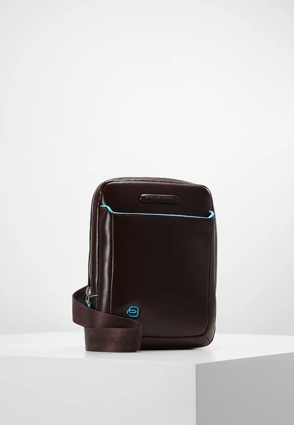 SQUARE CROSS BODY BAG - Cross body bag - mahogany