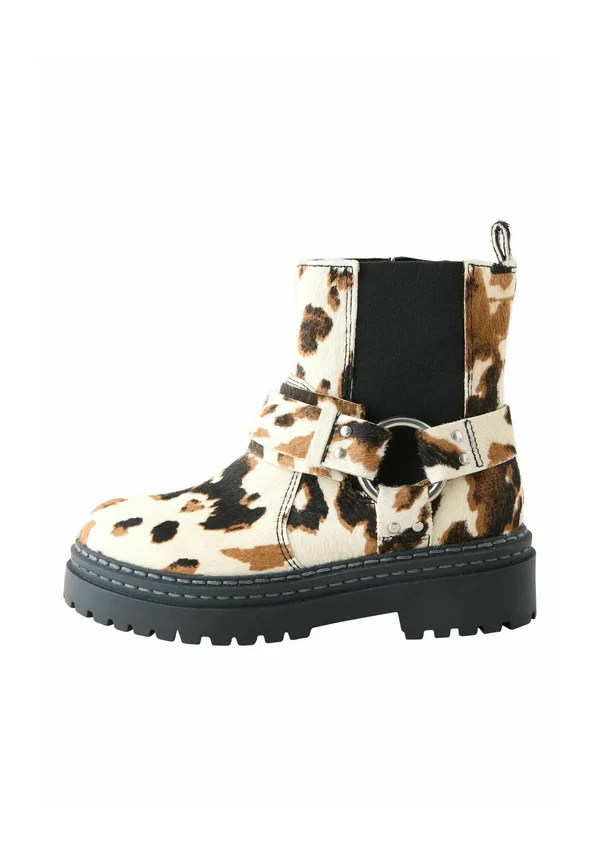 STANDARD FIT- CHUNKY HARNESS - Cowboy/biker ankle boot - cow print