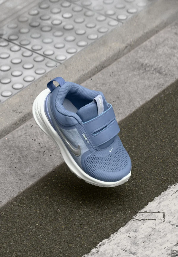 STAR RUNNER 5 UNISEX - Road running shoes - world indigo/metallic silver-coloured/ghost/platinum-coloured tint