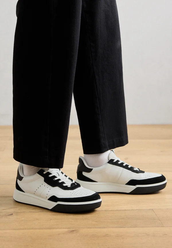 STREET COURT M - Trainers - black/white