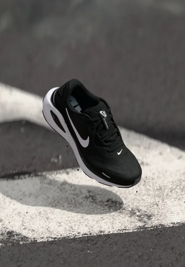 STRUCTURE 26 - Road running shoes - black/white/cool grey/metallic silver