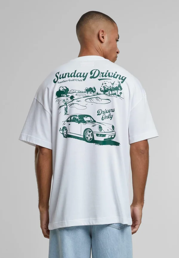 SUNDAY DRIVING OVERSIZE - Print T-shirt - white