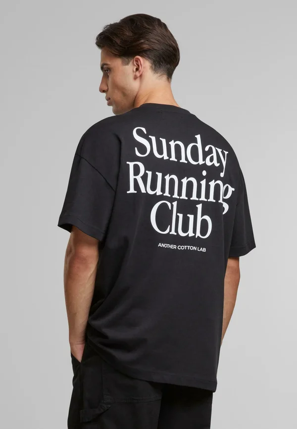 SUNDAY RUNNING CLUB - Print T-shirt - black