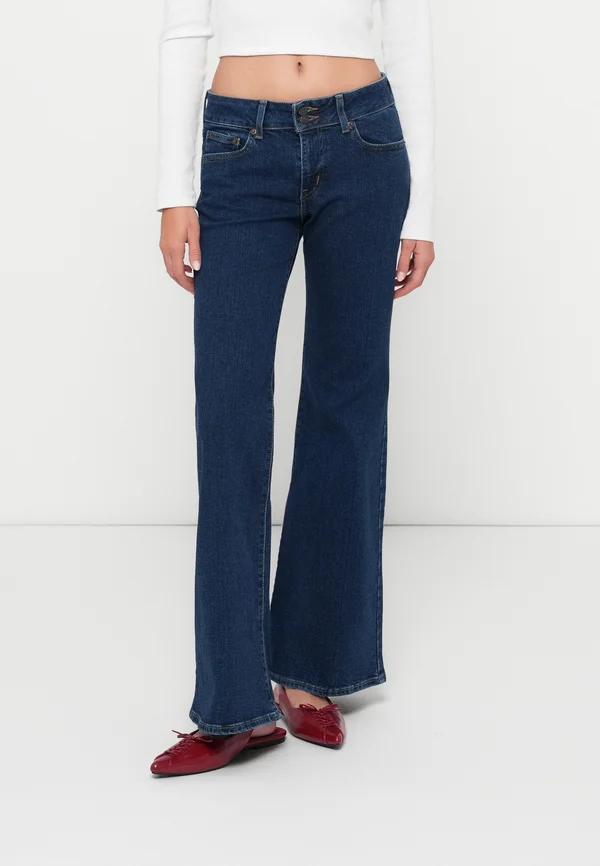 SUPERLOW FLARE - Flared Jeans - the wow moment