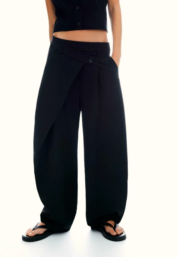TAILORED FIT WITH CROSSOVER WAIST - Trousers - black