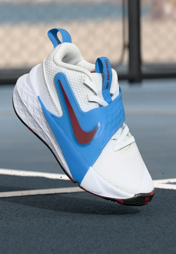 TEAM HUSTLE UNISEX - Basketball shoes - white/team red/university blue/black