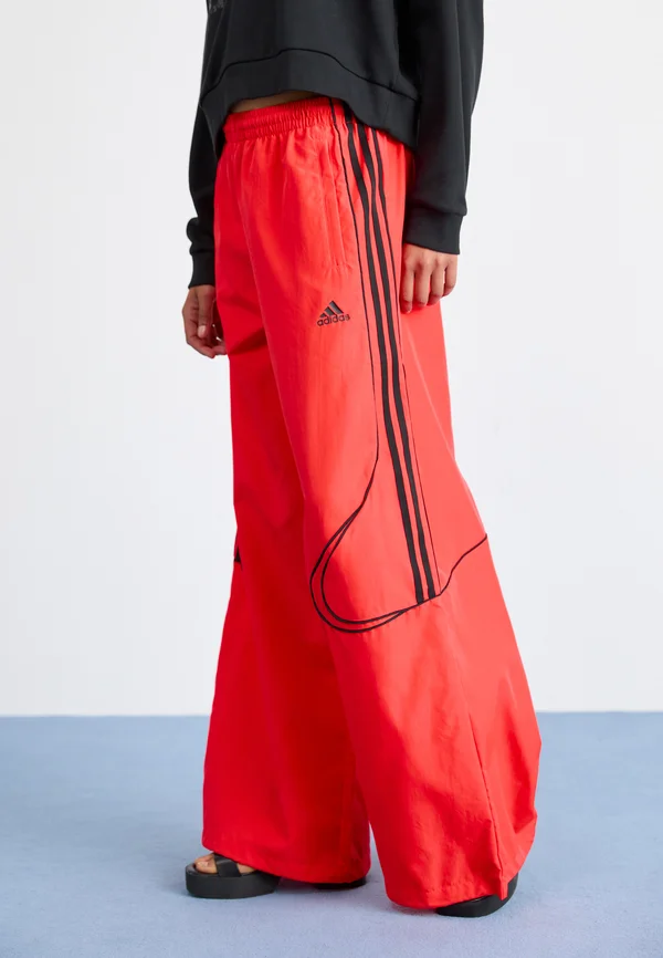 TEAMGEIST - Tracksuit bottoms - lucid red/black
