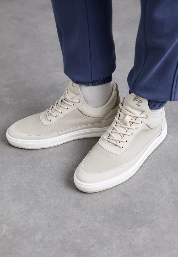 TECH CRUMBS  - Trainers - off white