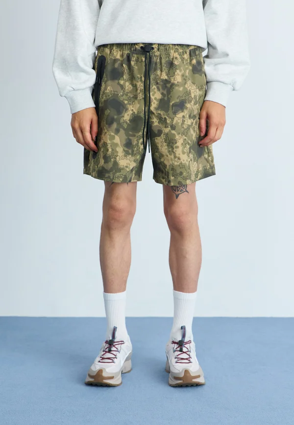 TECH - Shorts - neutral olive
