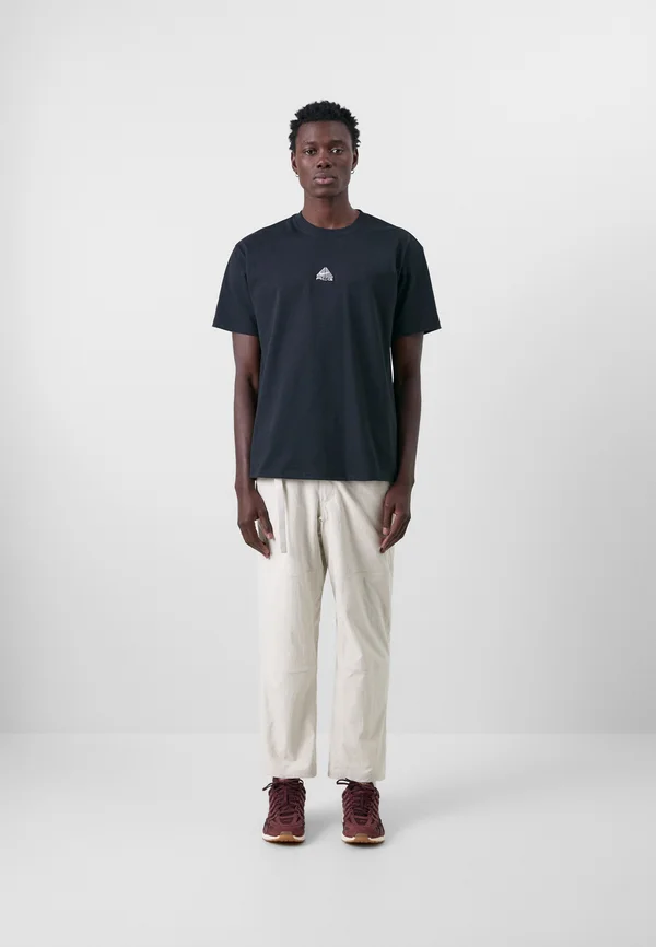 TEE LUNGS - Basic T-shirt - black/lt smoke grey/summit white