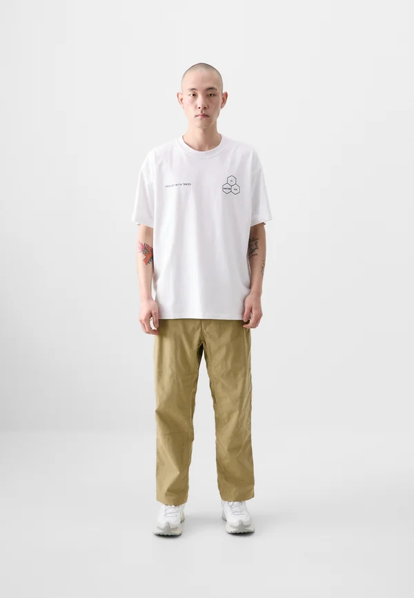 TEE WALK TREE - Print T-shirt - summit white