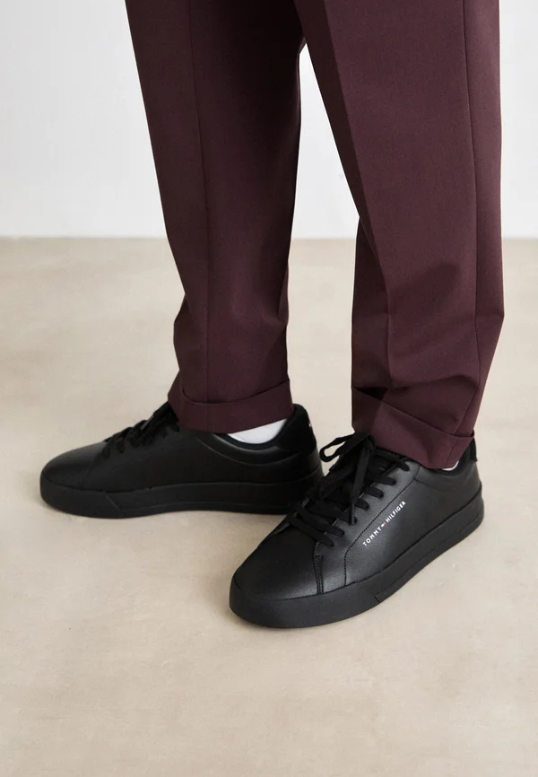 TH COURT GRAIN ESS - Trainers - black