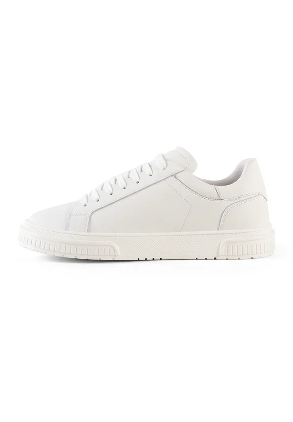 THEO IN COATED LOGO ACCENTS ON  AND RUFFLE RELIEF - Trainers - white