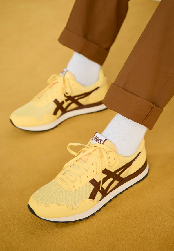 TIGER RUNNER II UNISEX - Trainers - faded yellow/reddish brown