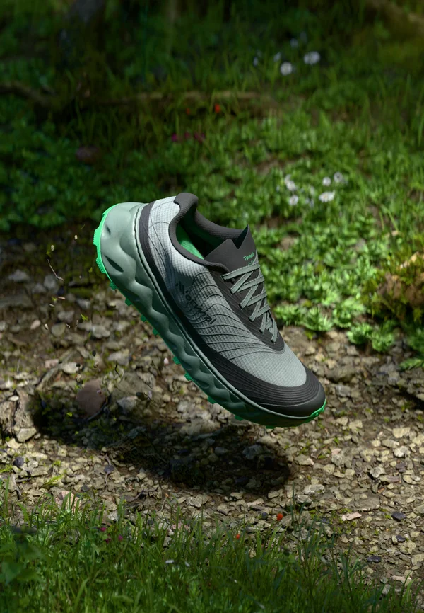 TOMIR  - Trail running shoes - green
