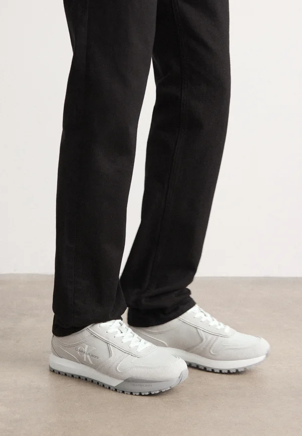 TOOTHY RUNNER IRREGULAR LINES - Trainers - oyster mushroom