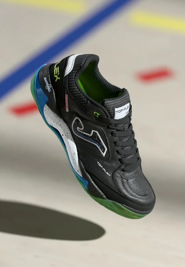 TOP FLEX PLUS - Indoor football boots - black