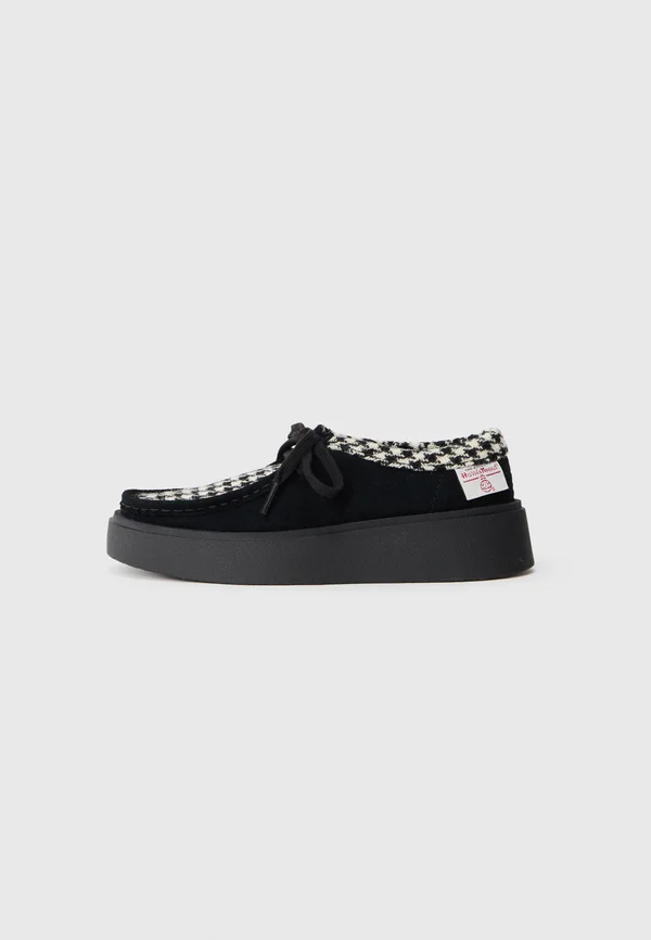 TORVIEW - Lace-ups - black