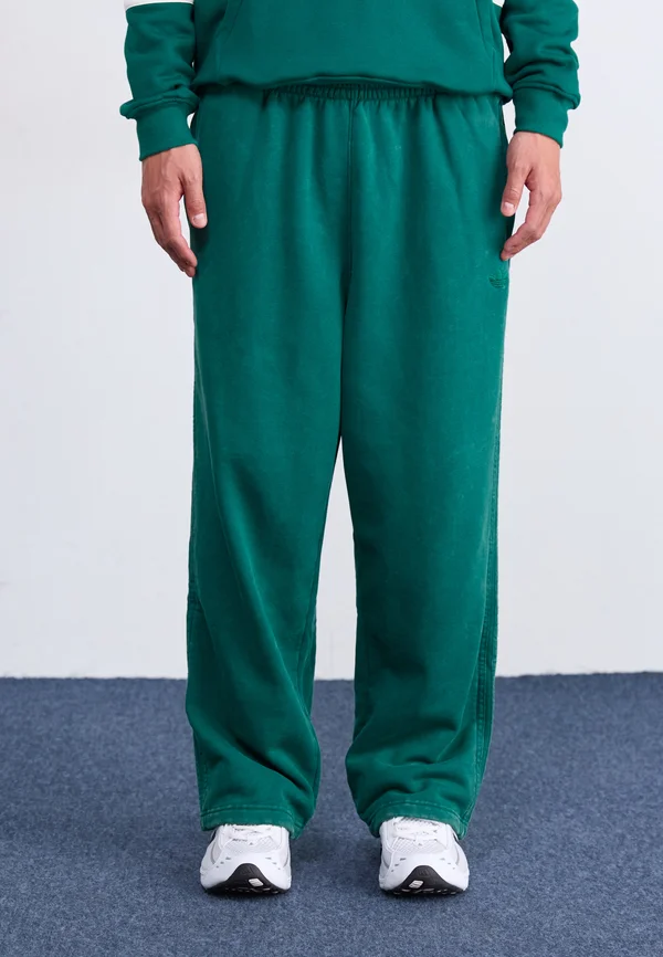 Tracksuit bottoms - collegiate green