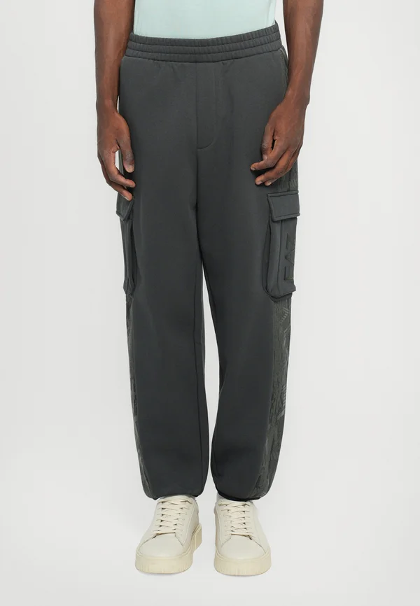 TRAIN LOGO PANT  - Tracksuit bottoms - asphalt