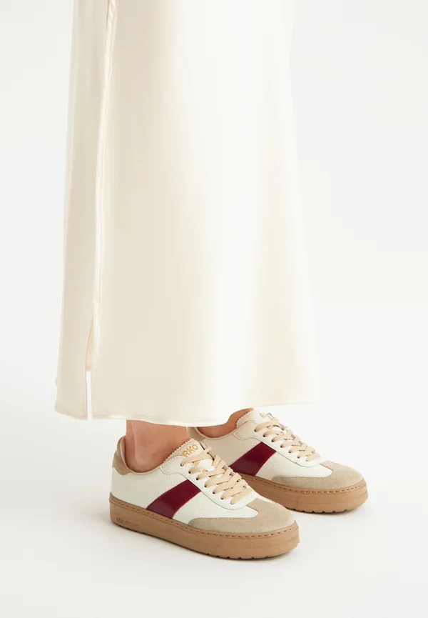 Trainers - beige
