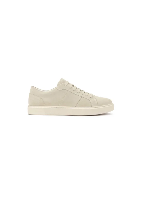 Trainers - beige