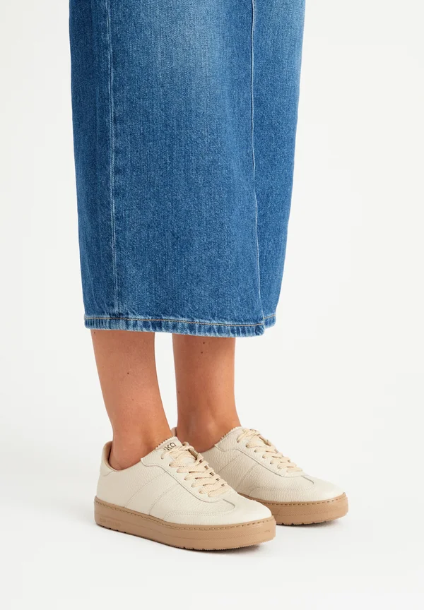 Trainers - beige