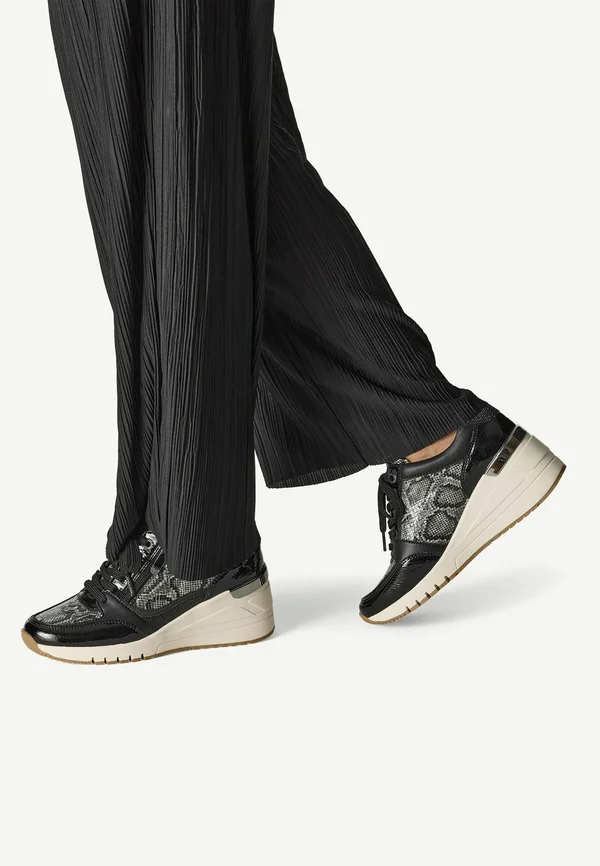 Trainers - black comb