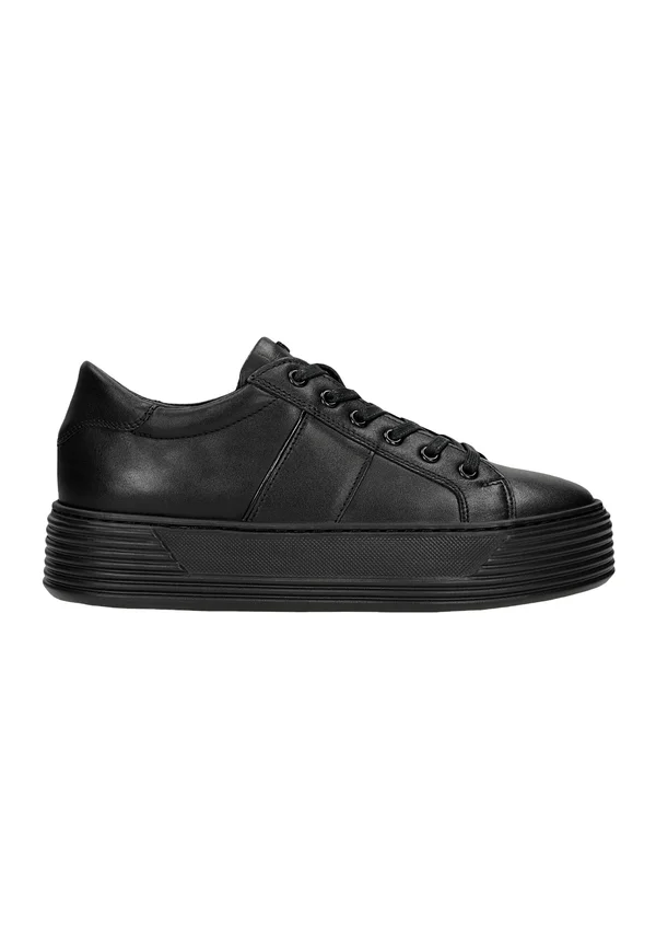 Trainers - black