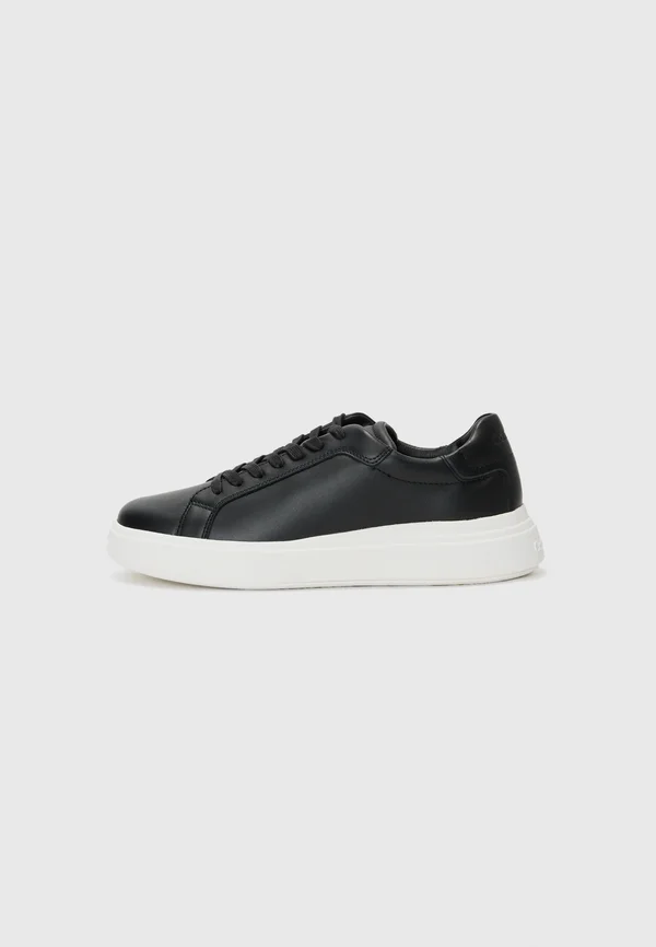 Trainers - black