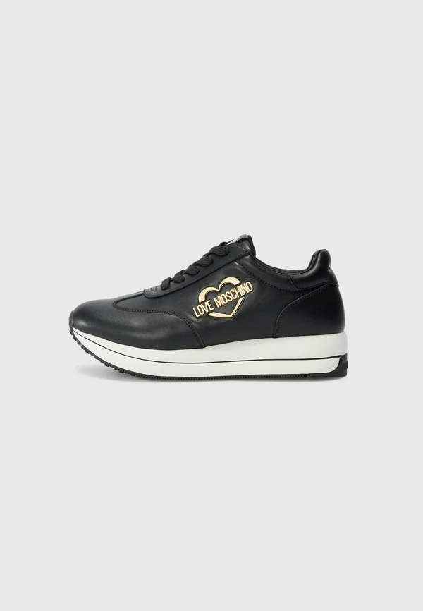 Trainers - black