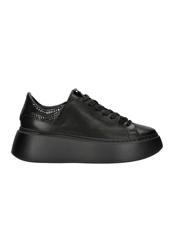 Trainers - black