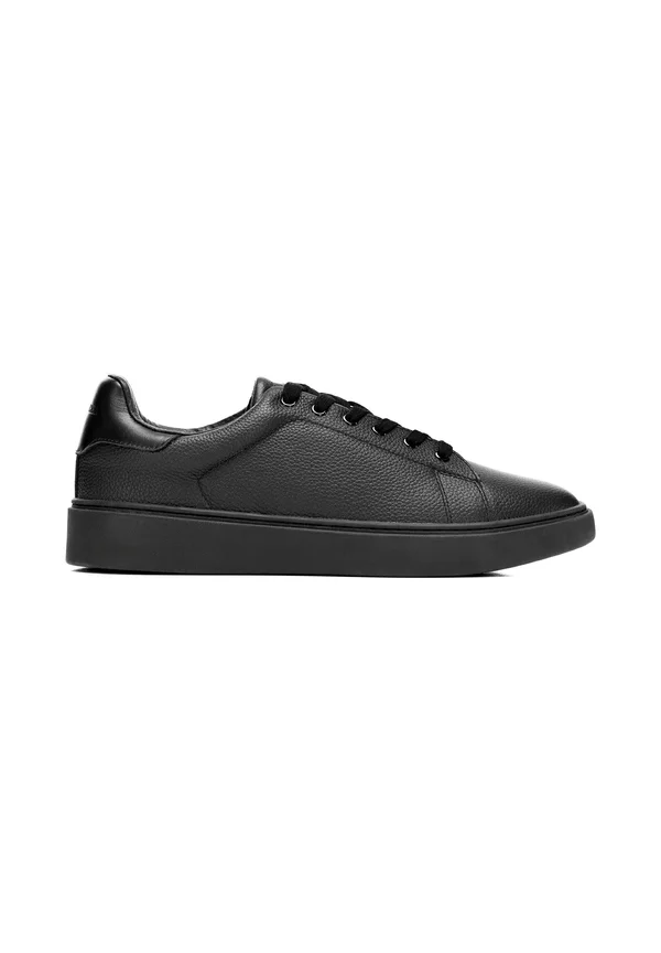 Trainers - black