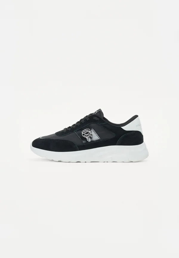 Trainers - black