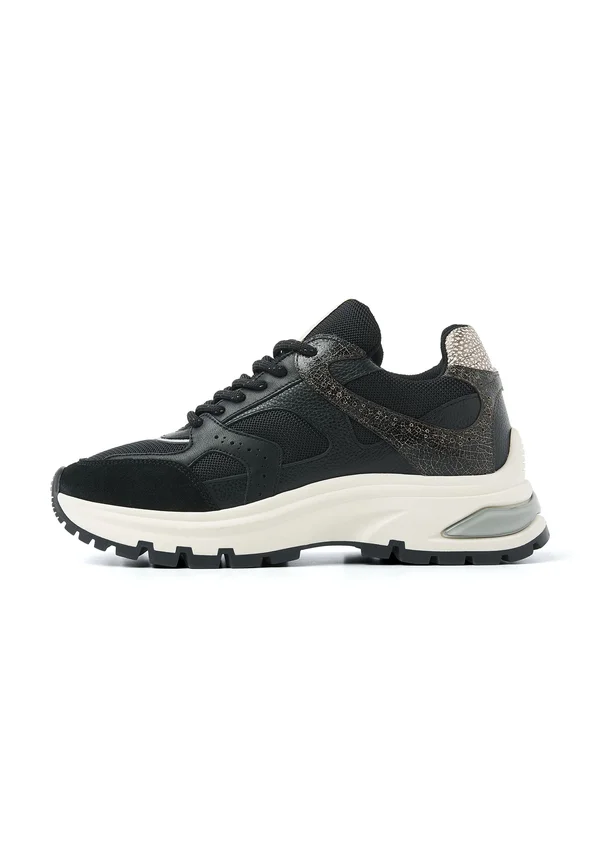 Trainers - black