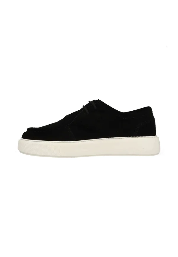 Trainers - black