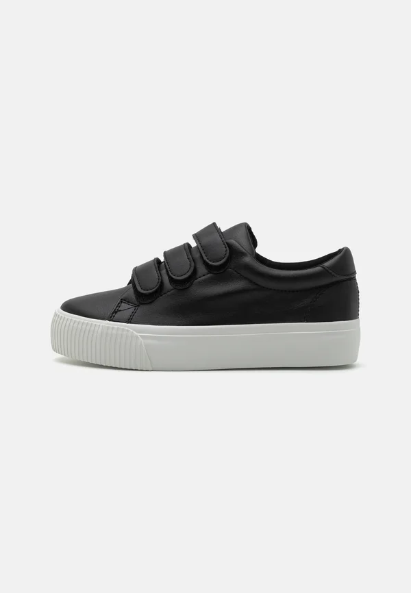 Trainers - black