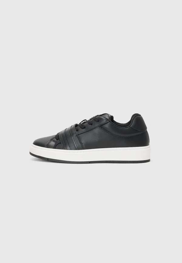 Trainers - black