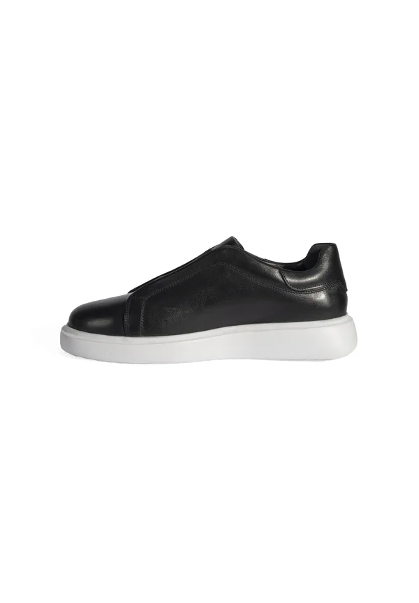 Trainers - black