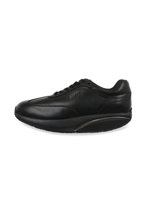 Trainers - black